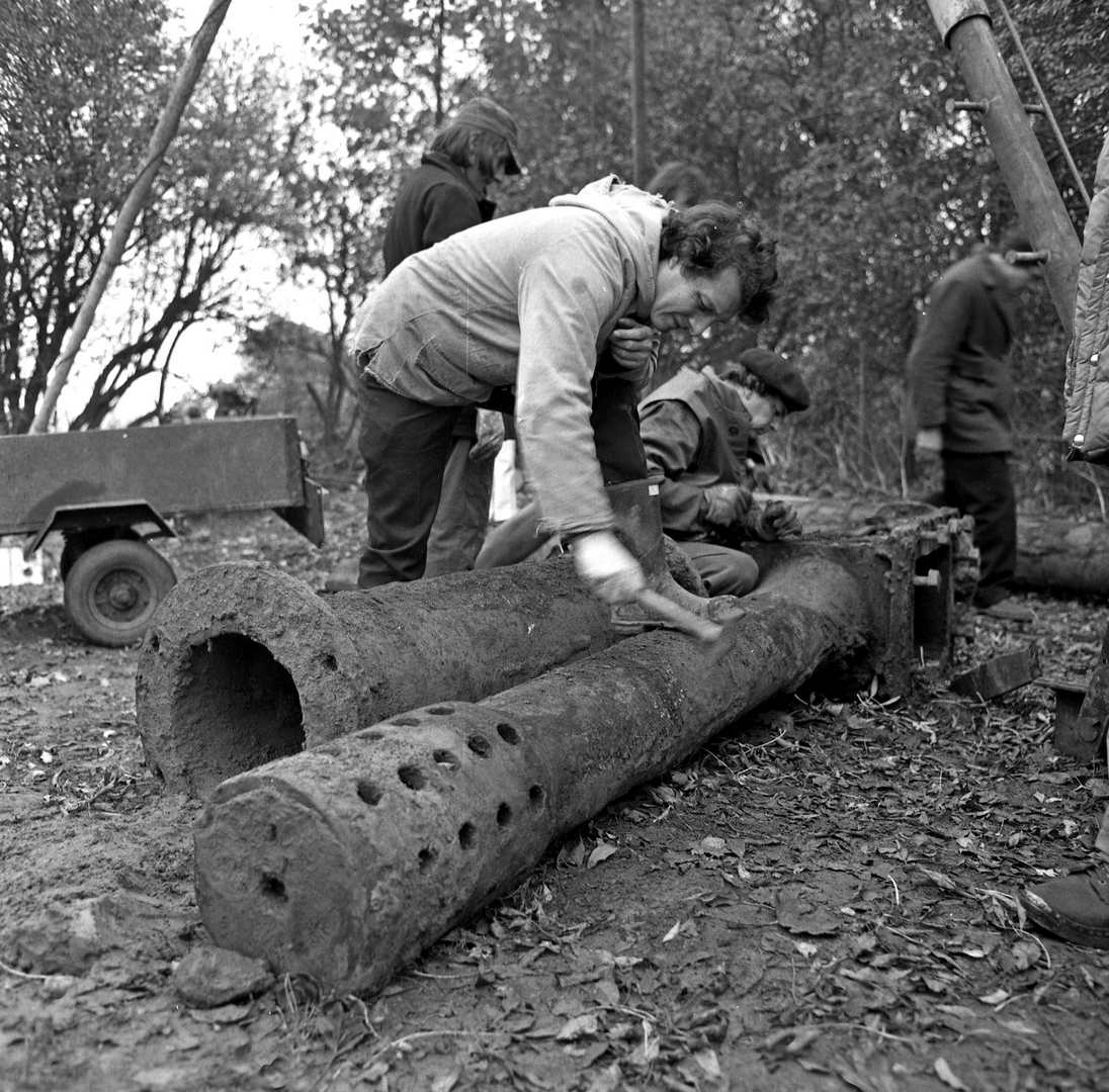 L Willies cleaning wind bore Wills Founder 1978